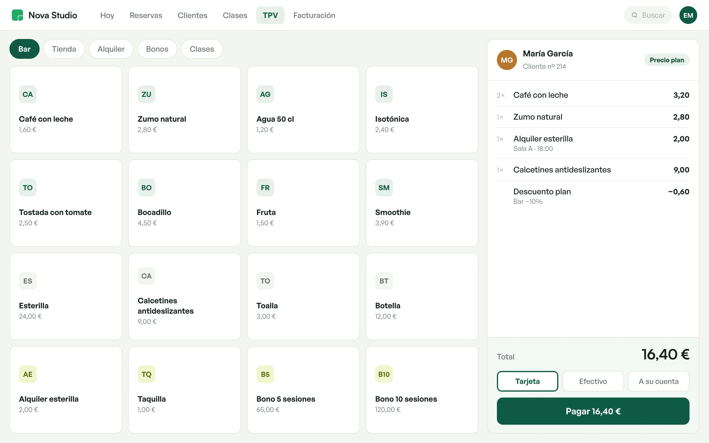 El TPV de Prisnap cobrando a una clienta: consumiciones y el alquiler de una esterilla en un ticket, con el descuento de su plan